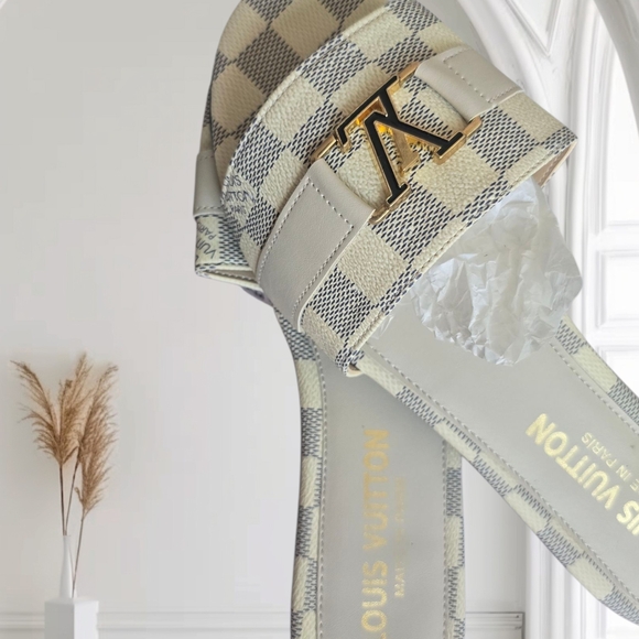 Louis Vuitton Checkered Flats in Cream and Gray - Picture 2 of 3